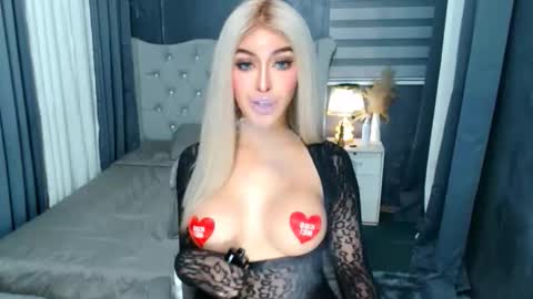 Snapshot of princessofcums69 chatting on 10.25.25 Love online show from 10.25.25