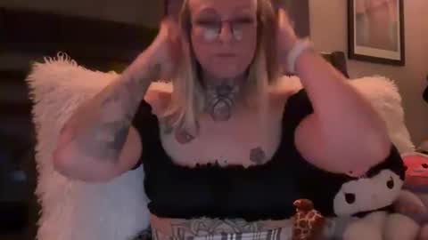 Snapshot of princessp94 chatting on 12.16.25 princessp94 online show from 12.16.25