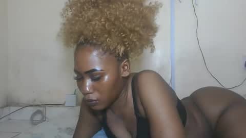 Snapshot of princesssweetass2 chatting on 11.01.25 FENNY online show from 11.01.25