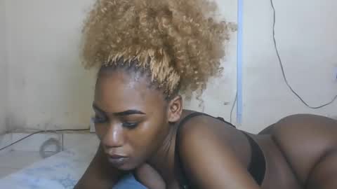 Snapshot of princesssweetass2 chatting on 11.04.25 FENNY online show from 11.04.25