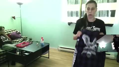 Snapshot of princesstyff chatting on 09.19.25 Tyff et Blast online show from 09.19.25