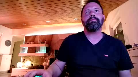 Snapshot of proband_007 chatting on 04.10.26 proband_007 online show from 04.10.26