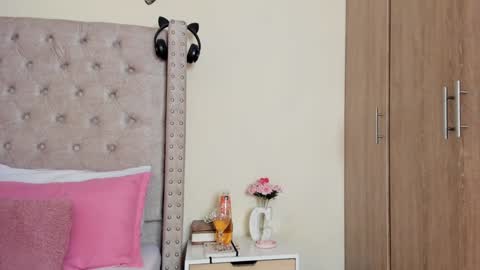 Profana Red online show from 12.12.24