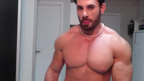 Snapshot of promuscles4u chatting on 12.12.24 promuscles4u online show from 12.12.24