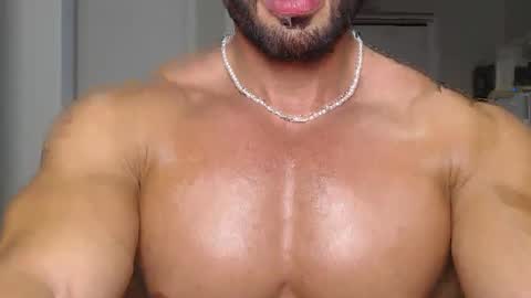Snapshot of promuscles4u chatting on 02.01.25 promuscles4u online show from 02.01.25