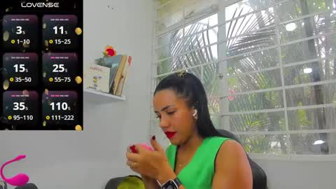 Snapshot of psique_naughty2 chatting on 03.10.25 psique_naughty2 online show from 03.10.25