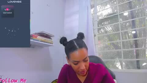 Snapshot of psique_naughty2 chatting on 10.31.25 psique_naughty2 online show from 10.31.25