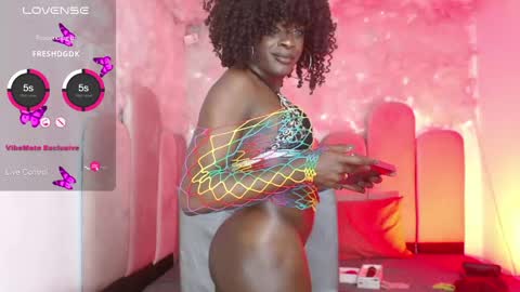 Snapshot of puca_eboony chatting on 05.27.26 pucca online show from 05.27.26