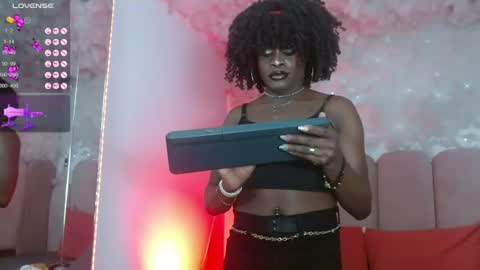 Snapshot of puca_eboony chatting on 06.19.26 pucca online show from 06.19.26