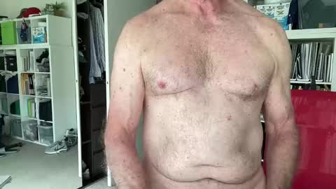 Snapshot of puffiest chatting on 03.01.26 puffiest online show from 03.01.26