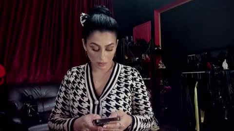 MissPuffyLove online show from 01.23.25