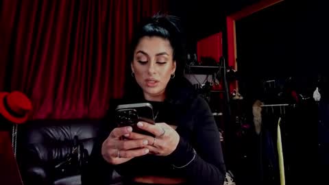 MissPuffyLove online show from 02.01.25