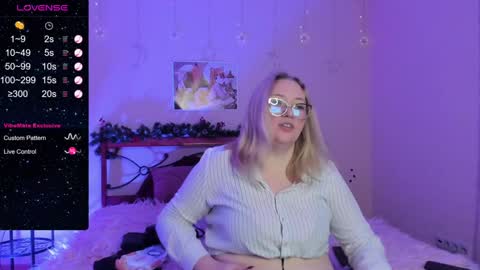 Snapshot of puffybun chatting on 12.11.24 puffybun online show from 12.11.24