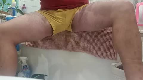 Snapshot of pulpdiction2 chatting on 10.27.25 Pulp online show from 10.27.25