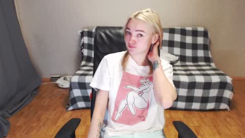 Snapshot of puma_ma chatting on 12.10.24 Polly online show from 12.10.24