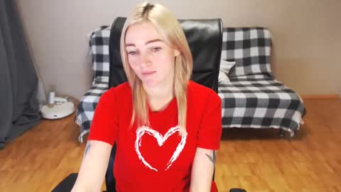 Snapshot of puma_ma chatting on 12.25.24 Polly online show from 12.25.24