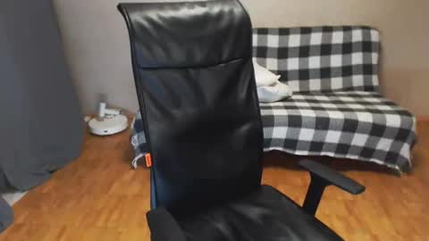 Snapshot of puma_ma chatting on 12.28.24 Polly online show from 12.28.24