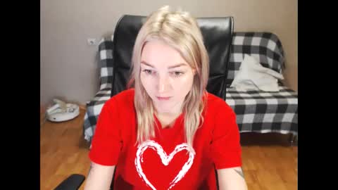 Snapshot of puma_ma chatting on 01.06.25 Polly online show from 01.06.25