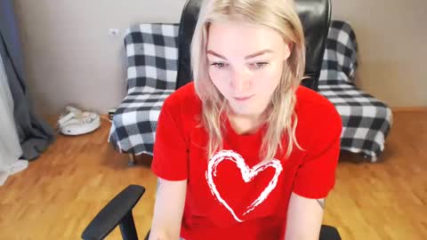 Snapshot of puma_ma chatting on 01.07.25 Polly online show from 01.07.25