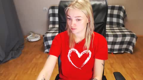 Snapshot of puma_ma chatting on 01.11.25 Polly online show from 01.11.25