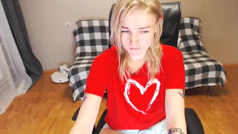 Snapshot of puma_ma chatting on 01.19.25 Polly online show from 01.19.25