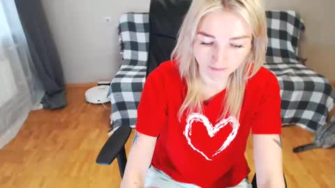 Snapshot of puma_ma chatting on 02.14.25 Polly online show from 02.14.25