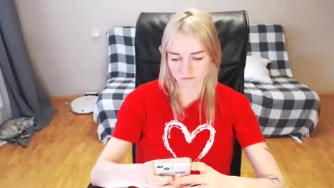 Snapshot of puma_ma chatting on 03.11.25 Polly online show from 03.11.25