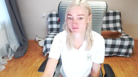 Snapshot of puma_ma chatting on 09.11.25 Polly online show from 09.11.25