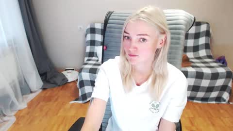 Snapshot of puma_ma chatting on 09.15.25 Polly online show from 09.15.25