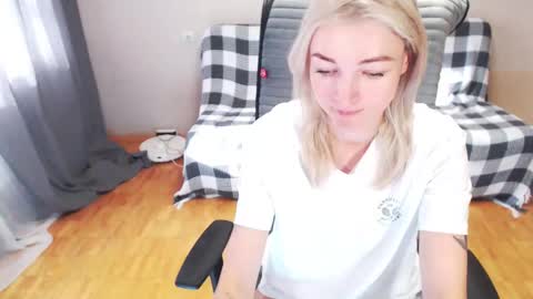 Snapshot of puma_ma chatting on 09.16.25 Polly online show from 09.16.25