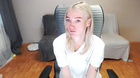 Snapshot of puma_ma chatting on 09.25.25 Polly online show from 09.25.25