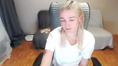 Snapshot of puma_ma chatting on 10.03.25 Polly online show from 10.03.25