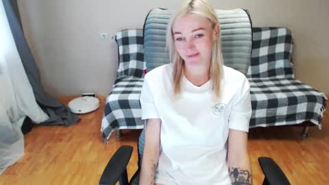 Snapshot of puma_ma chatting on 10.05.25 Polly online show from 10.05.25