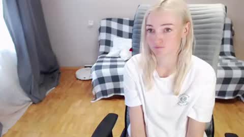 Polly online show from 06.12.26