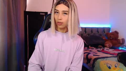 Snapshot of pupi_wolf chatting on 10.29.25 Cris online show from 10.29.25