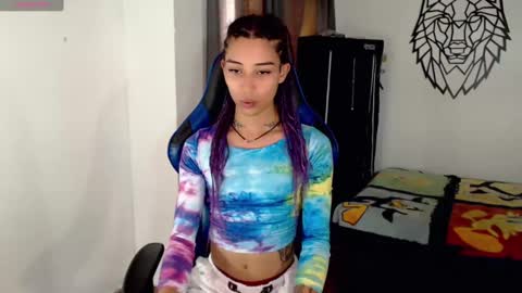 Snapshot of pupi_wolf chatting on 11.21.25 Cris online show from 11.21.25