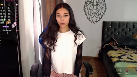 Snapshot of pupi_wolf chatting on 12.02.25 Cris online show from 12.02.25