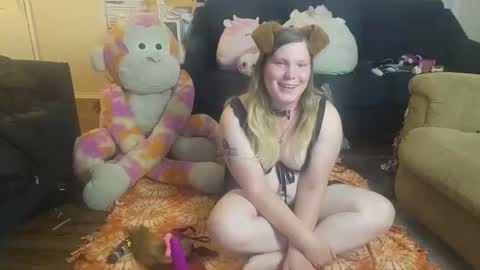 Snapshot of puppygirllovestobeg chatting on 06.07.26 puppygirllovestobeg online show from 06.07.26