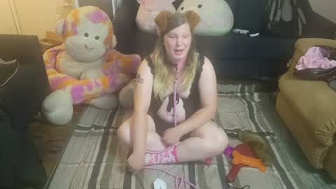 Snapshot of puppygirllovestobeg chatting on 06.28.26 puppygirllovestobeg online show from 06.28.26