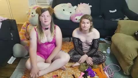Snapshot of puppygirllovestobeg chatting on 07.15.26 puppygirllovestobeg online show from 07.15.26