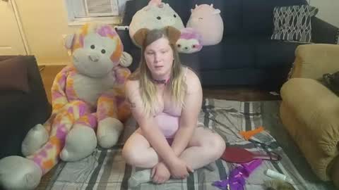 Snapshot of puppygirllovestobeg chatting on 08.04.26 puppygirllovestobeg online show from 08.04.26