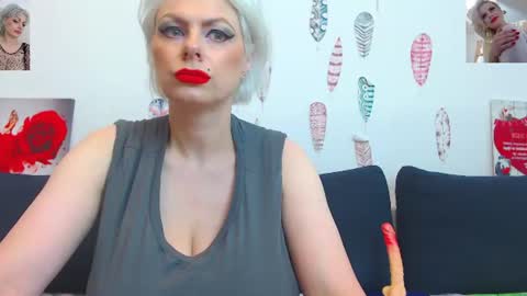 Snapshot of pure_seduce_wow chatting on 07.06.26 Goldie online show from 07.06.26
