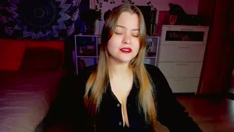 Snapshot of purehanna chatting on 12.04.25 Miss Hanna online show from 12.04.25