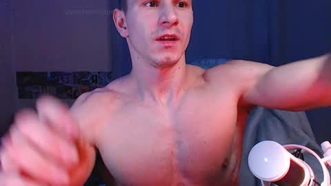 Snapshot of puremenshape chatting on 12.14.25 puremenshape online show from 12.14.25