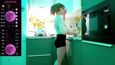 Snapshot of puremiraclealis chatting on 12.15.25 Alicia online show from 12.15.25