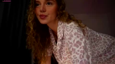 Snapshot of purple_baby chatting on 09.10.25 Sasha  wait you here 6 of November. will celebrate my B- day online show from 09.10.25