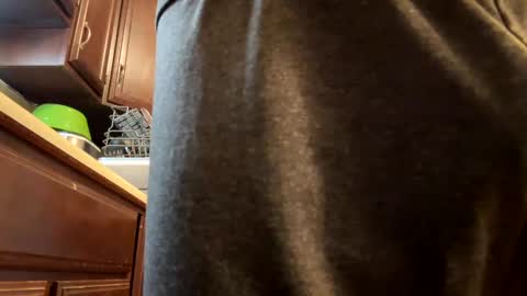 puss123176428 online show from 12.18.24