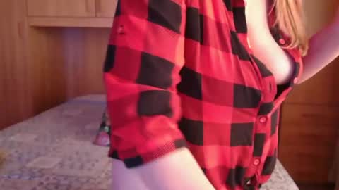 Snapshot of pussy_boom4u chatting on 01.23.25 Mary online show from 01.23.25