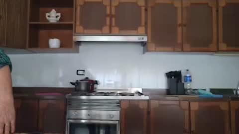 Snapshot of pussy_boom4u chatting on 12.16.25 Mary online show from 12.16.25