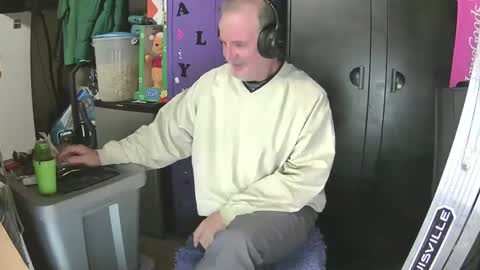 Snapshot of pussy_licker0127 chatting on 12.13.24 Mark online show from 12.13.24